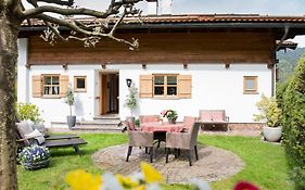 Haus Lesch - Stilvolle Appartements mit tollem Bergblick in Kreuth am Tegernsee